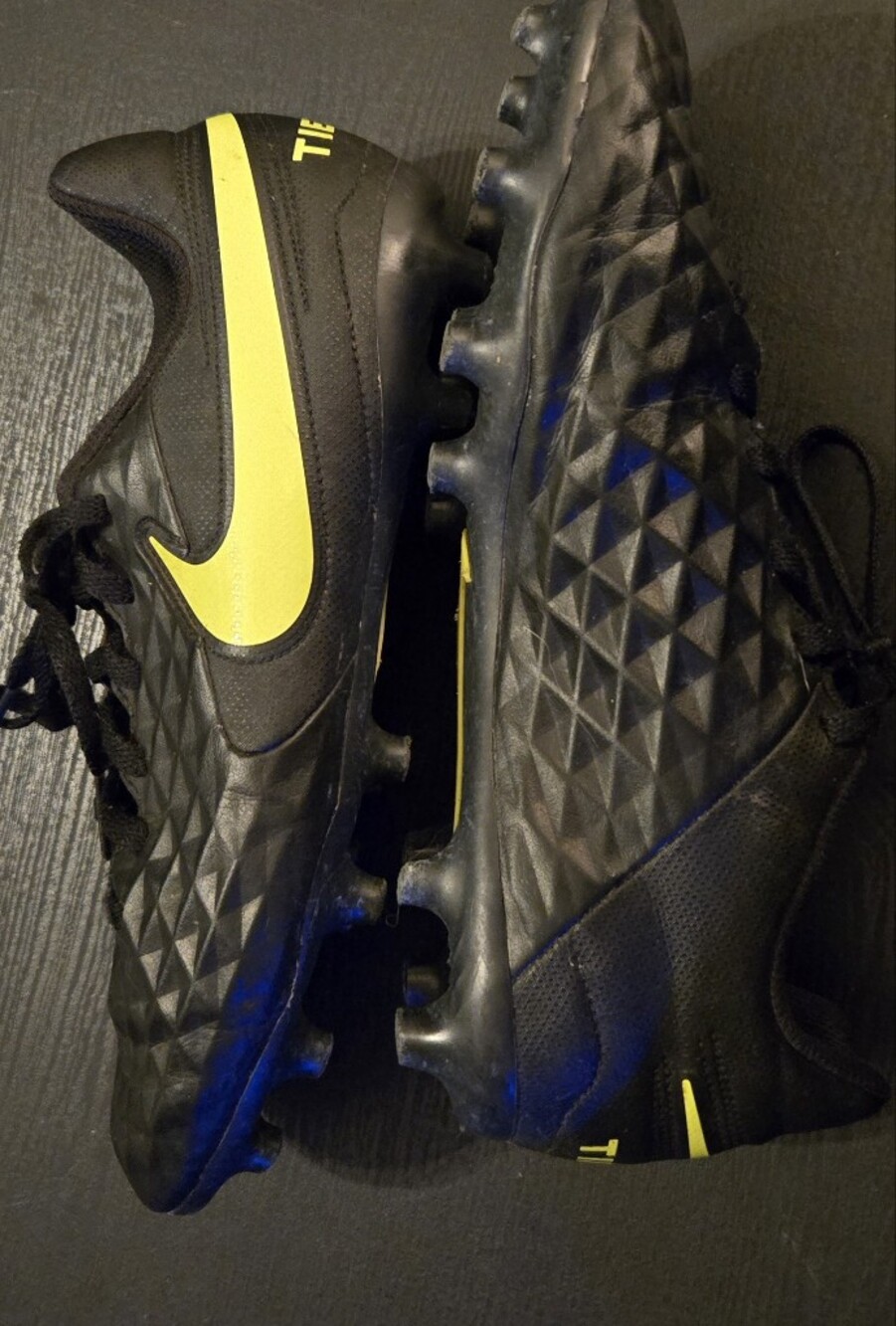 Boys Black And Neon Nike Soccer Cleats - Picture 2 of 7